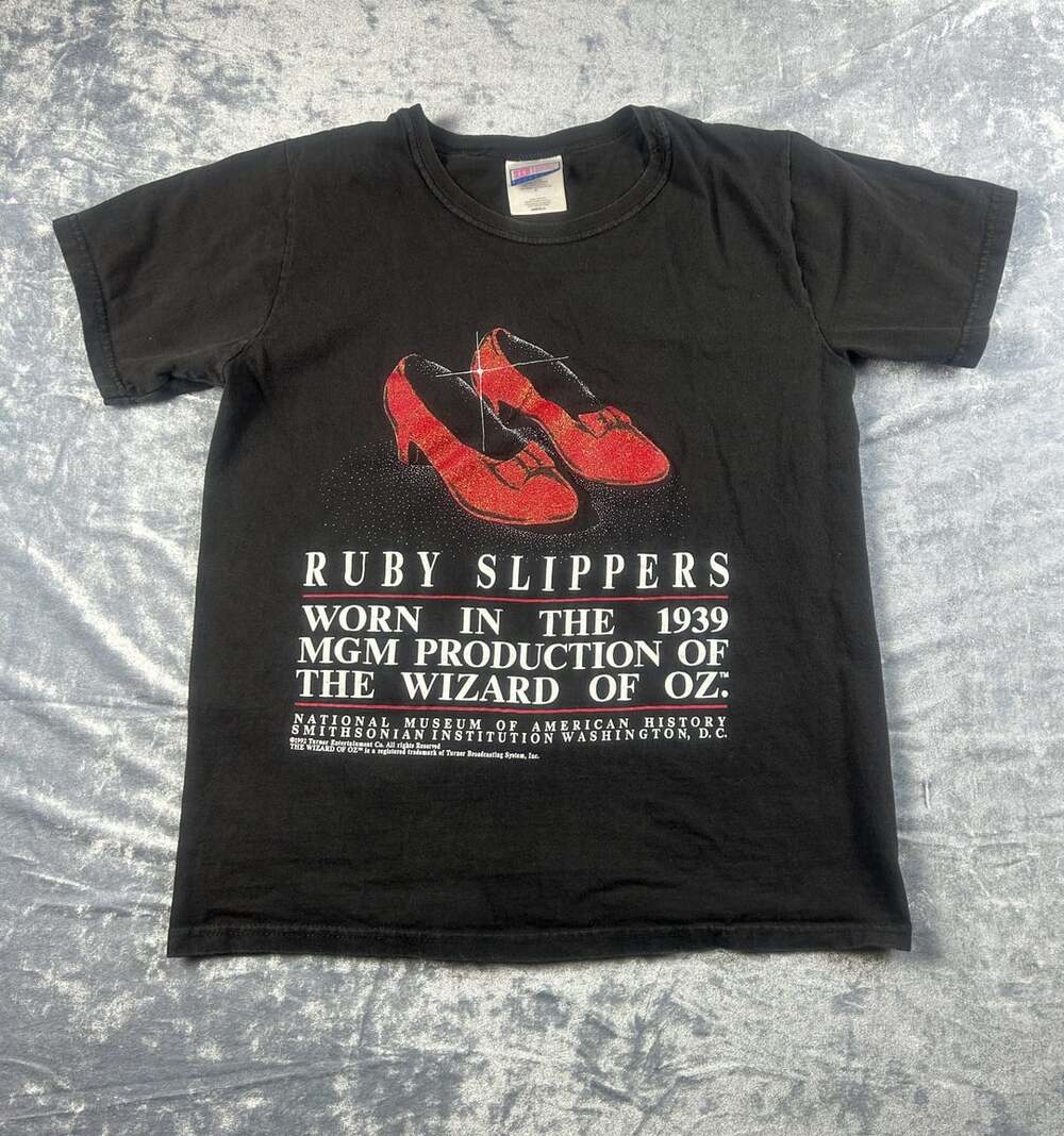 Vintage Hanes Her Way Ruby Slippers Wizard of Oz T-Shirt Size Small